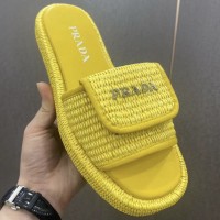 Плетеные шлепанцы Prada с логотипом