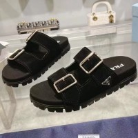 Замшевые шлепанцы Prada с логотипом