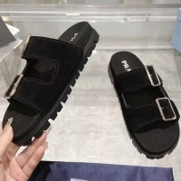 Замшевые шлепанцы Prada с логотипом
