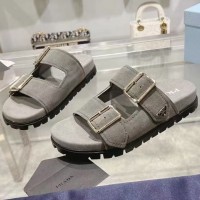 Замшевые шлепанцы Prada с логотипом