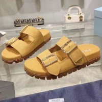 Замшевые шлепанцы Prada с логотипом