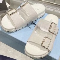 Замшевые шлепанцы Prada с логотипом