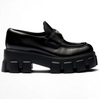 Лоферы Prada Monolith с треугольным логотипом