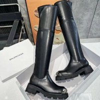 Кожаные ботфорты Balenciaga с логотипом BB