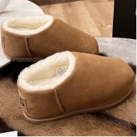 Зимние угги-тапочки UGG Pumped Slide