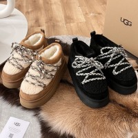 Зимние ботинки UGG с меховой отделкой