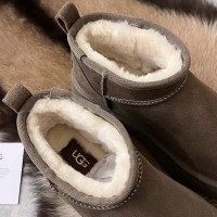 Зимние угги UGG Classic Ultra на платформе