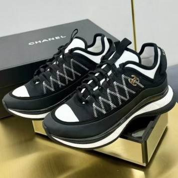 Комбинированные кроссовки Chanel с логотипом