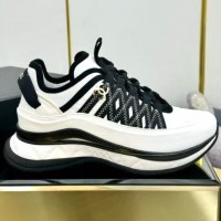 Комбинированные кроссовки Chanel с логотипом