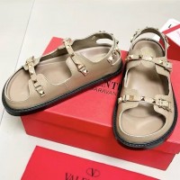 Сандалии Valentino Rockstud