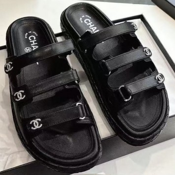 Шлепанцы Chanel с узкими ремешками