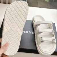 Шлепанцы Chanel с узкими ремешками