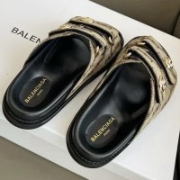Шлепанцы Balenciaga BB
