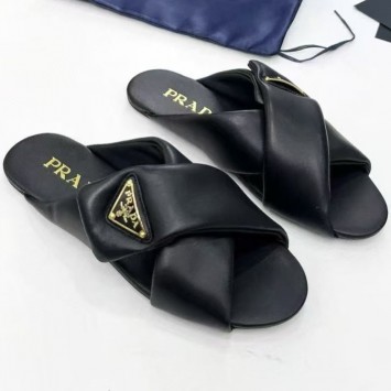 Шлепанцы Prada с логотипом