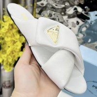 Шлепанцы Prada с логотипом