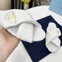 Шлепанцы Prada с логотипом