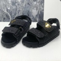 Плетеные сандалии Prada с логотипом