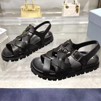 Резиновые сандалии Prada с перекрестными ремешками