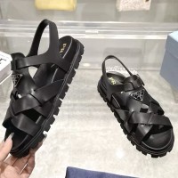Резиновые сандалии Prada с перекрестными ремешками