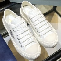 Кожаные кеды Prada с логотипом