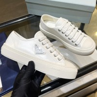 Кожаные кеды Prada с логотипом