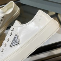 Кожаные кеды Prada с логотипом