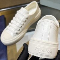 Кожаные кеды Prada с логотипом