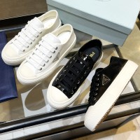 Кожаные кеды Prada с логотипом