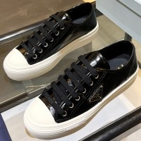 Кожаные кеды Prada с логотипом