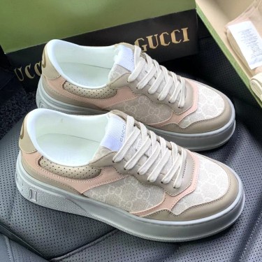 Кроссовки Gucci с тиснением GG