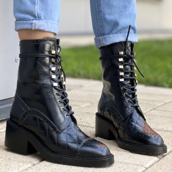 Ботинки Chanel со шнуровкой и перфорацией
