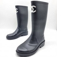 Кожаные сапоги Chanel с логотипом