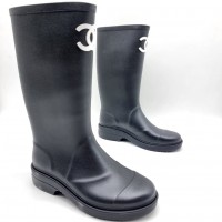 Кожаные сапоги Chanel с логотипом