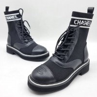 Ботинки Chanel с текстильной вставкой