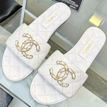 Кожаные шлепанцы Chanel с логотипом