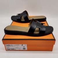 Кожаные сандалии Hermes с культовым вырезом