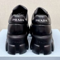Кроссовки Prada из мягкой кожи