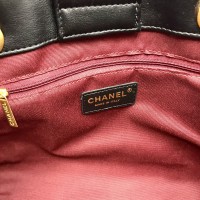 Сумка-тоут Chanel со стеганым геометрическим узором