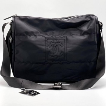 Вместительная сумка Chanel с логотипом