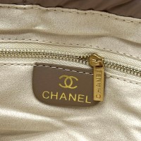 Стеганая сумка Chanel с монограммой CC
