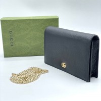 Мини-сумка Gucci GG Marmont на ремне-цепочке