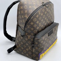 Рюкзак Louis Vuitton Discovery с яркой эмблемой