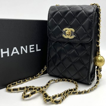 Чехол для телефона Chanel с логотипом