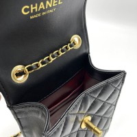 Чехол для телефона Chanel с логотипом