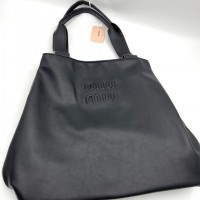 Кожаная сумка-хобо Miu Miu с логотипом