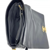 Винтажная сумка Chanel с застежкой CC