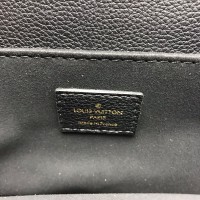 Сумка Louis Vuitton Pochette Metis East West