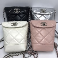 Стеганая мини-сумка Chanel с логотипом CC