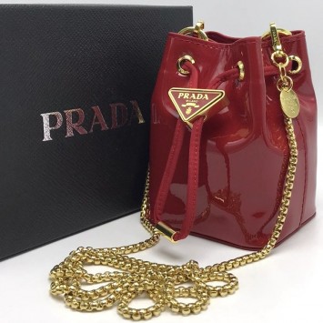 Мини-сумка Prada из лакированной кожи