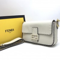 Сумка Fendi Baguette с крупными стежками